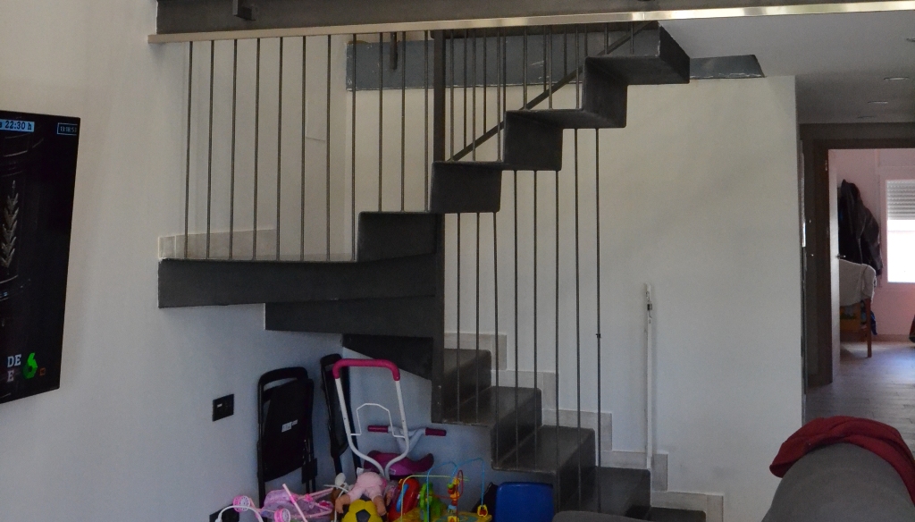 escalera disenio de chapa plegada